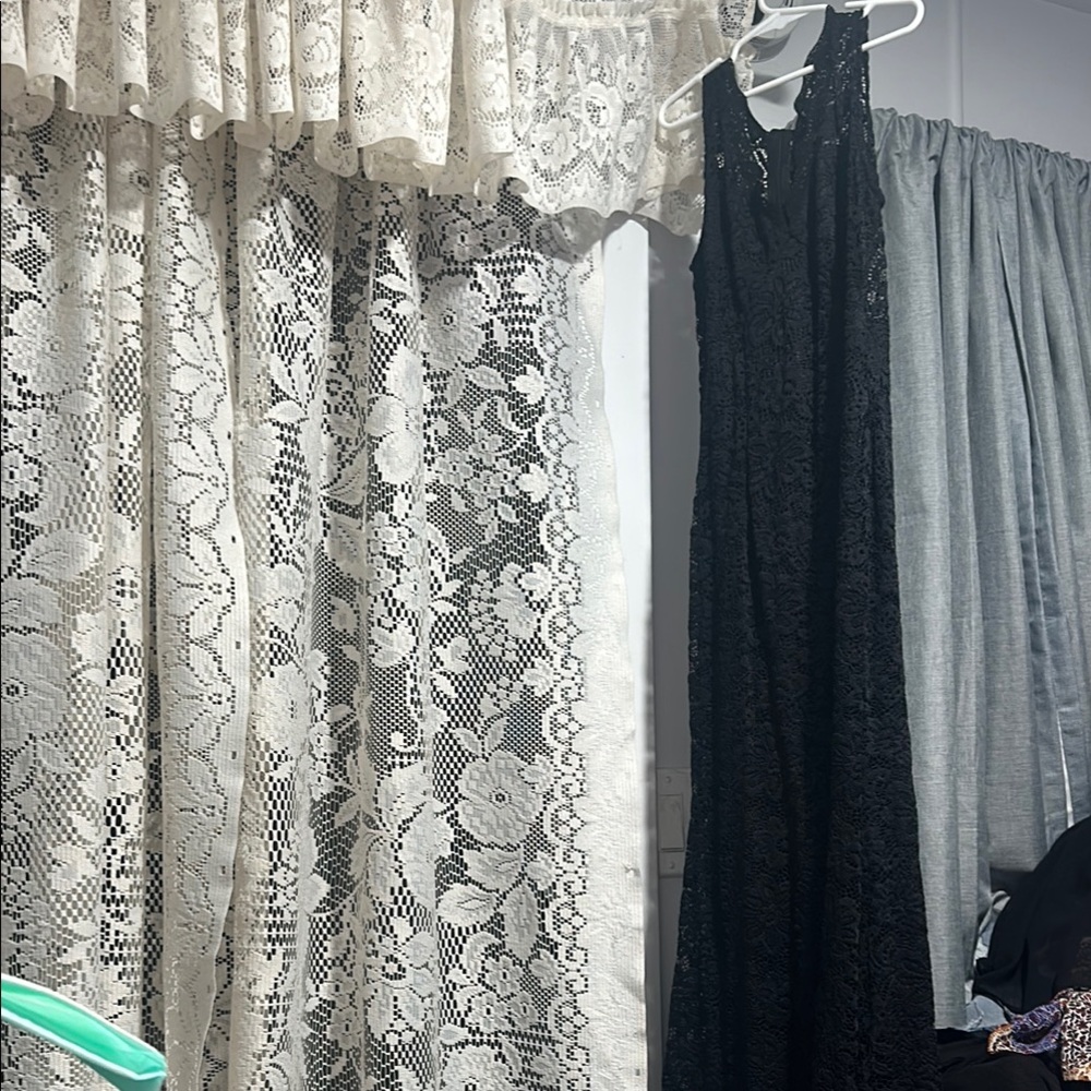 Elegant Black Lace Evening Dress